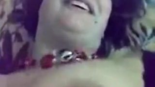 ينيك ام صاحبه المحجبة ويصورها brayez com